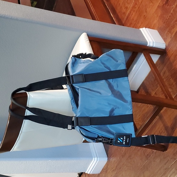 Duffle bag by ZIP 'N JET in Blue - Picture 1 of 9